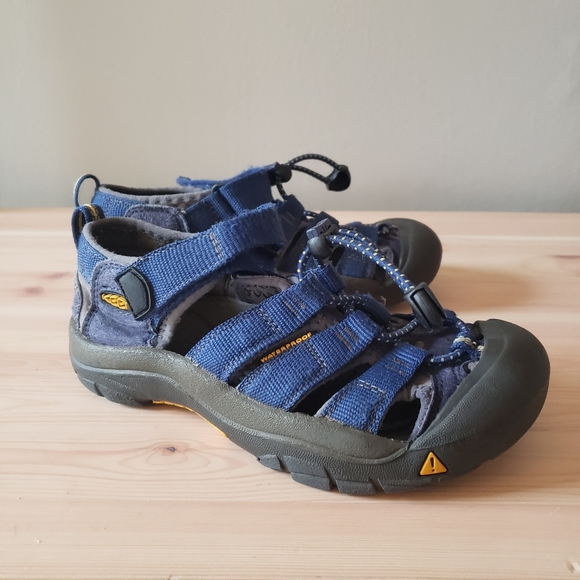 keen navy blue sandals